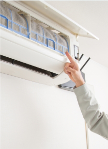 先輩インタビュー - エアコンチェック業務の風景