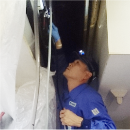 エアコン設備事業 - エアコンの洗浄（オーバーホール）